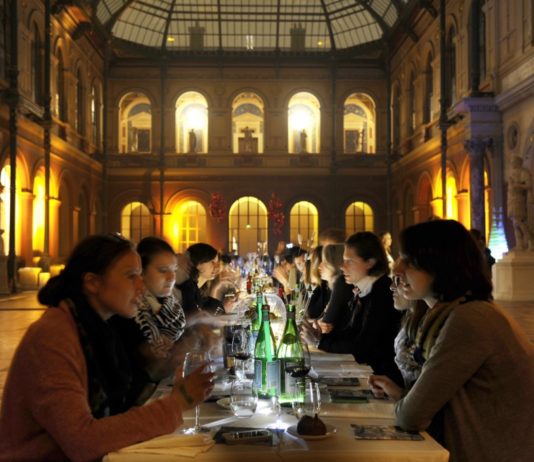 Warum gibt es in Frankreich keine Covid-19-Gesetze für private gesellschaftliche Ereignisse?