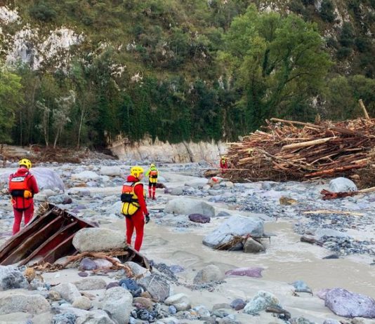 Nach dem verheerenden Sturm Alex muss das Meer gereinigt werden