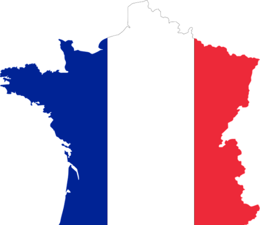 In den von Katastrophen heimgesuchten Alpes-Maritimes verspricht Emmanuel Macron „langfristige“ Unterstützung