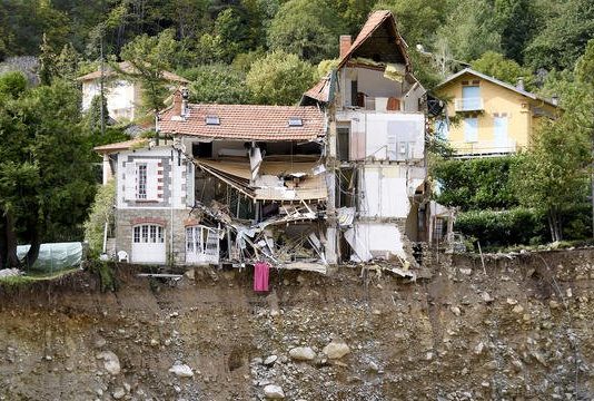 WETTER IN DEN ALPES-MARITIMES: DIE BILANZ ERHÖHT SICH AUF 5 TOTE UND 7 VERMISSTE