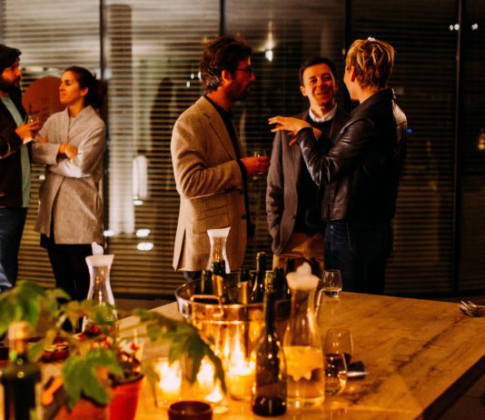 Coronavirus: „Nicht mehr als sechs am Tisch“ empfiehlt Emmanuel Macron, aber warum diese Zahl?