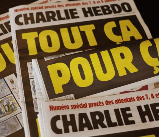 Redefreiheit: Ein Gastronom zeigt die Karikaturen von Charlie Hebdo