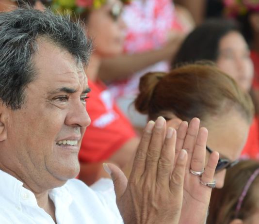 Polynesien: Präsident Fritch positiv auf Covid-19 getestet, zwei Tage nach seinem Besuch bei Makron