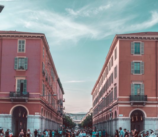 Coronavirus in Nizza: Bürgermeister droht damit, am Wochenende eine totale Ausgangssperre zu verhängen