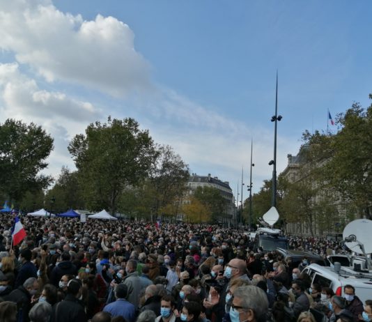 Samuel Paty: Tausende versammeln sich in Paris, um das Opfer eines Terroranschlags zu ehren