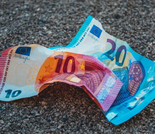 Die zweite Welle von Covid lässt die französische Wirtschaft zurückfallen