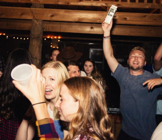 Ausgangssperre: Die Jagd nach geheimen Partys