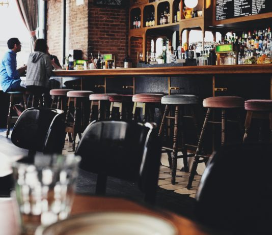 Bars zu schließen „heißt, das gesellschaftliche Leben zu stoppen“