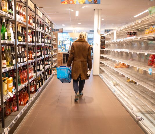 Lockdown: Supermärkte machen sich bereit um Engpässe zu vermeiden