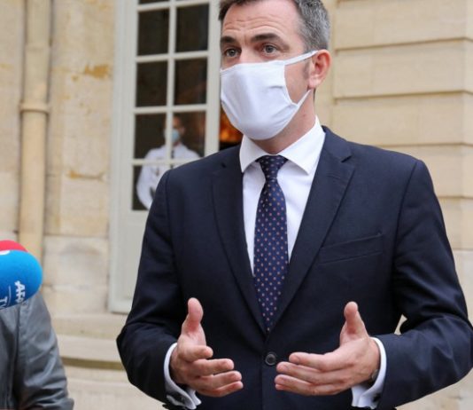 Polizei durchsucht das Haus des französischen Gesundheitsministers bei Untersuchung des Umgangs mit Covid-19