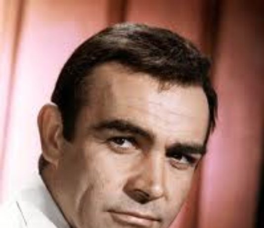 Der britische Schauspieler Sean Connery, der erste James-Bond-Star, starb im Alter von 90 Jahren, teilte seine Familie der BBC mit.