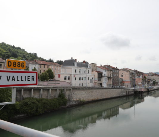 Eine Tote und sechs Verletzte bei einer Schlägerei um Zigaretten in der Drôme…