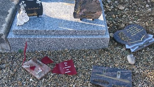 Tarn-et-Garonne: 20 zerstörte Gräber auf einem Friedhof in Escatalens