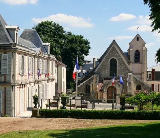 Er versteckt die Leiche seines Vaters in einer Kühltruhe, damit er seine Rente kassieren kann…