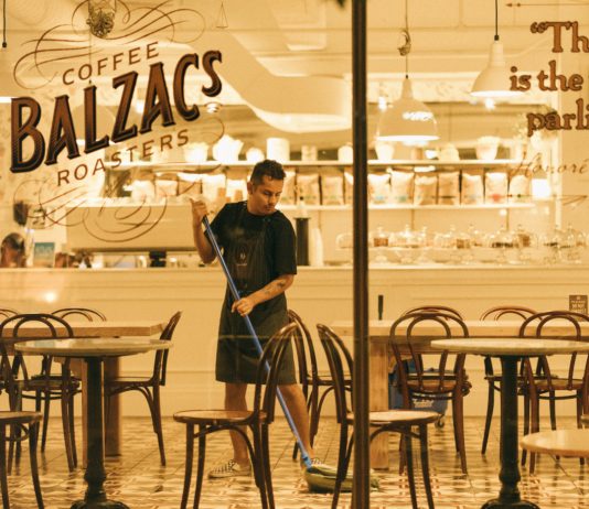 Erste Nacht unter Ausgangssperre für fast ein Drittel der Franzosen