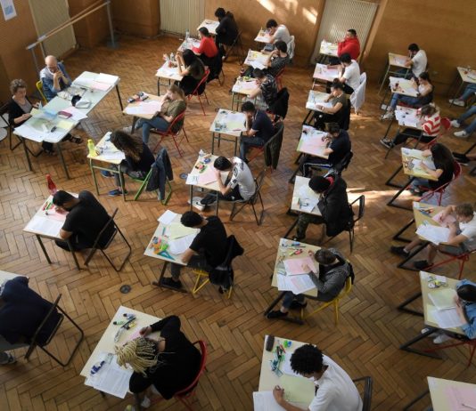 Covid-19: Französische Gymnasiasten dürfen 50% der Kurse als Fernstudium belegen
