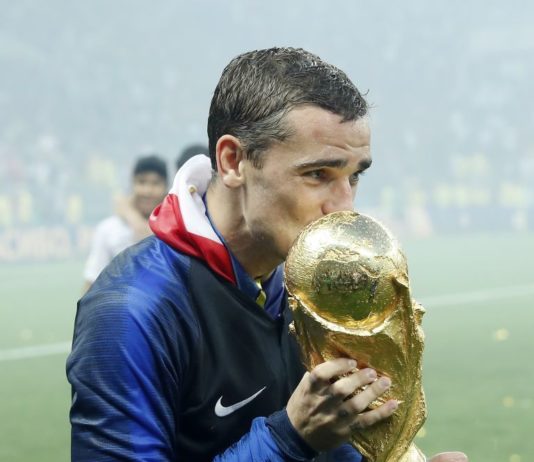 Gewalt gegen einen Produzenten: Antoine Griezmann, Kylian Mbappe und andere Spieler der Equipe de France prangern Polizeigewalt an
