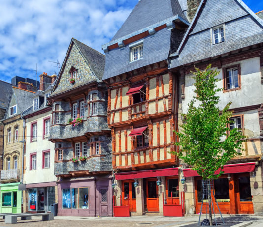 Lockdown: Auf seiner Ausgangsbescheinigung schreibt er, er wolle „einen Kerl verprügeln“ und wird mit einer Geldstrafe von 135 Euro belegt.