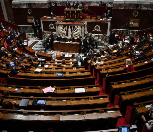 Die Nationalversammlung beschließt den neuen Haushalt mit zusätzlichen 20 Milliarden Euro