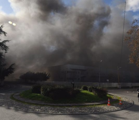 Großbrand in einem Abfallwirtschaftszentrum bei Toulouse, 100 Feuerwehrleute vor Ort