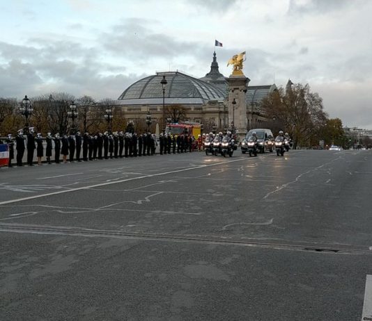 Offizier Sébastien Botta: Ehrung des tödlich verunglückten Offiziers in Paris