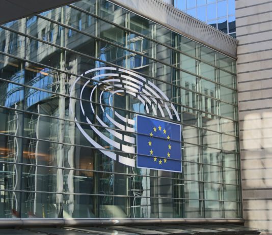 Globales Sicherheitsgesetz: Journalisten müssen in der Lage sein, „ihre Arbeit frei und sicher zu tun“, so die Europäische Kommission