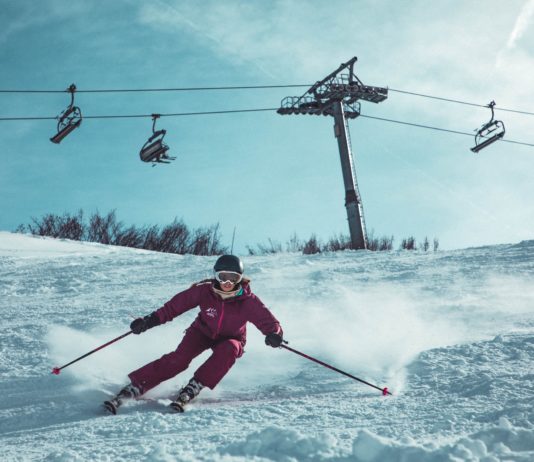Skigebiete: Arbeitsministerin drängt auf Einstellung von Saisonarbeitern trotz Covid-19