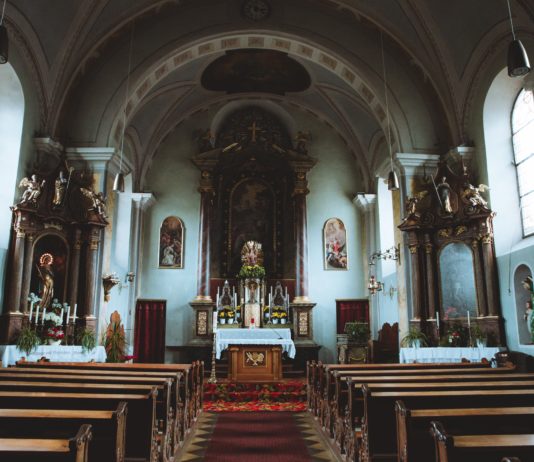 Religiöse Zeremonien: Der Staat hat drei Tage Zeit, seine 30 Personen-Regel zu ändern