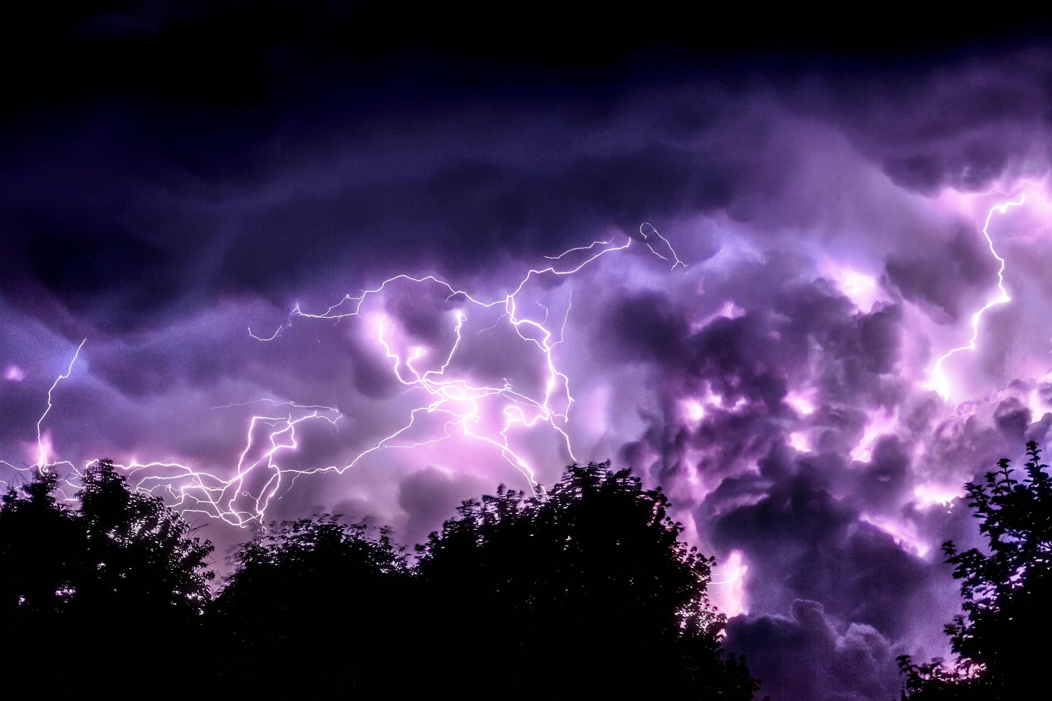 Gard und Hérault - Warnungen für Starkregen und Gewitter