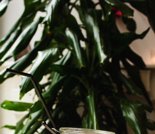 In Grenoble werden Glasboxen zum Mitnehmen angeboten, um die Verwendung von Einwegplastik zu reduzieren.