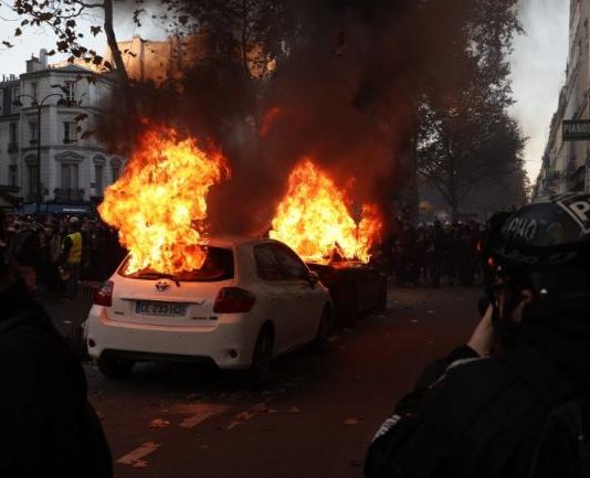 Paris: Zusammenstoss von Demonstranten und Polizei