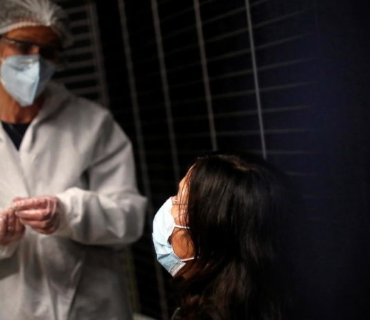 Covid-19: Verschärfte Kontrollen an Flughäfen