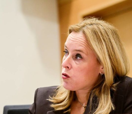 Covid-19: Belgische Ministerin enthüllt vertrauliche Impfstoffpreise