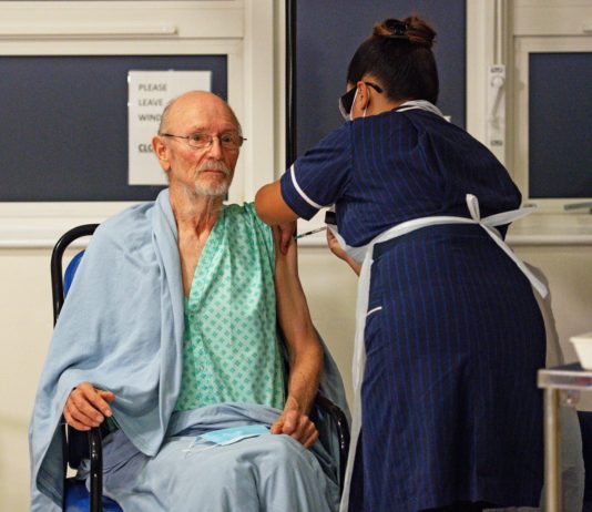 William Shakespeare, der erste Brite, der gegen Covid geimpft wurde, ist gestorben