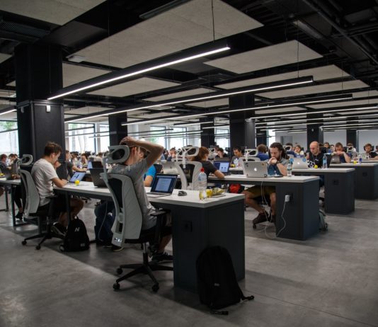 Coronavirus am Arbeitsplatz: Kann ein Arbeitgeber seine Mitarbeiter zur Impfung zwingen?