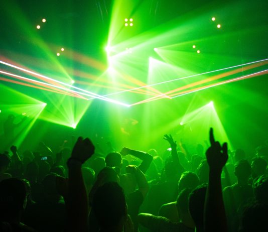 Covid-19: Emmanuel Macron schließt eine rasche Wiedereröffnung von Nachtclubs aus