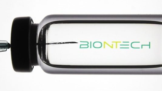 Covid-19: Ergebnisse klinischer Impfstoffstudien von Pfizer und BioNTech von einer wissenschaftlichen Zeitschrift validiert