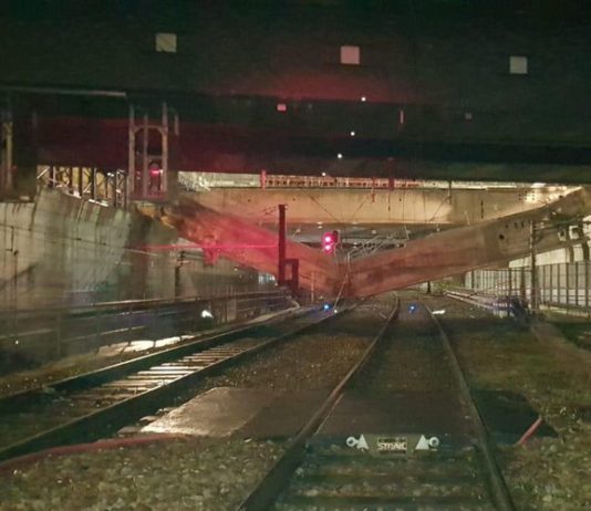 Bahnhof Paris-Austerlitz: Ein 400 Tonnen schwerer Balken fällt auf die Eisenbahnschiene und lähmt den Verkehr