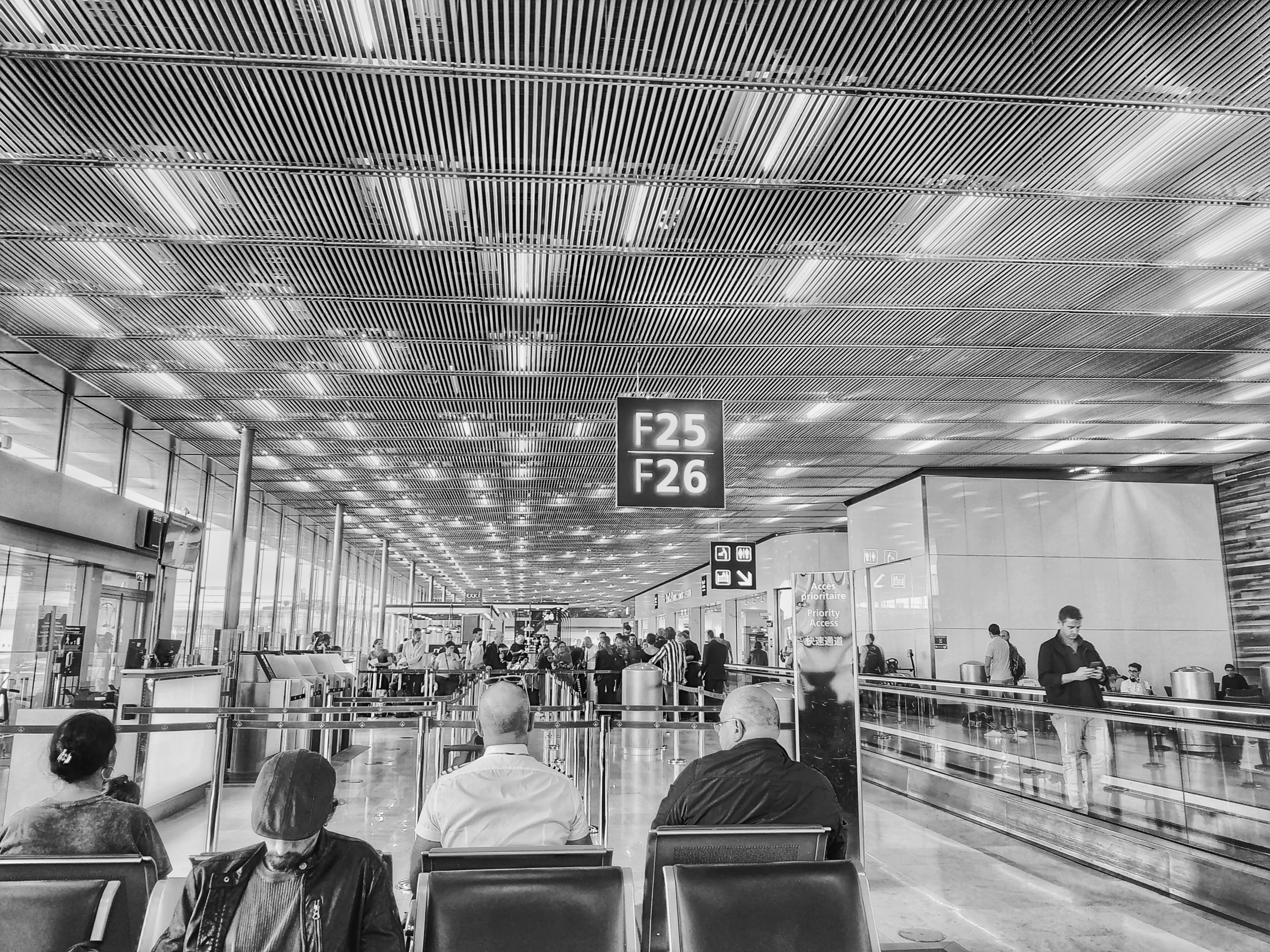 Orly: Mit 4 Kilo Kokain verhaftet, ein Soldat begeht in Polizeigewahrsam Selbstmord