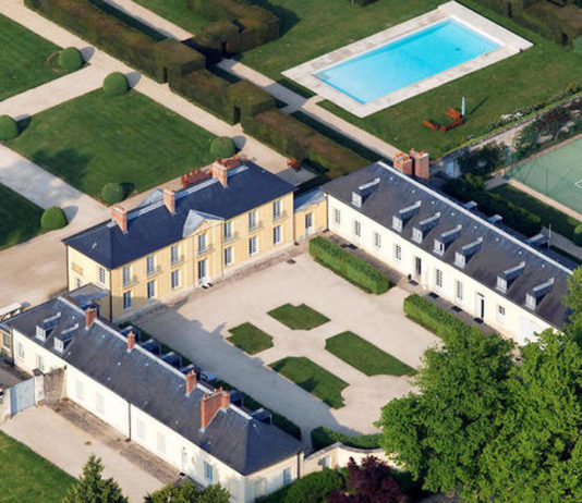 Covid-19: Emmanuel Macron ist in La Lanterne bei Versailles isoliert