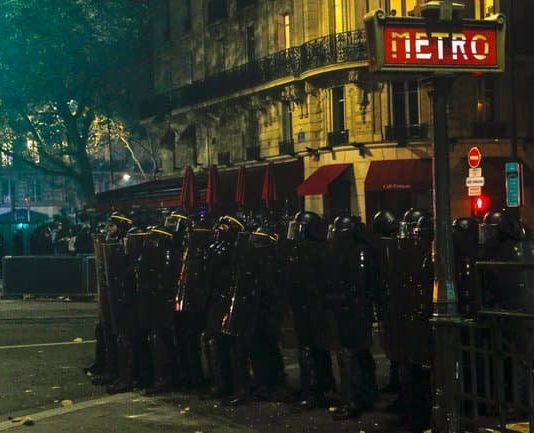 Globale Sicherheit: Gewaltsame Zusammenstöße während der Demonstration in Paris