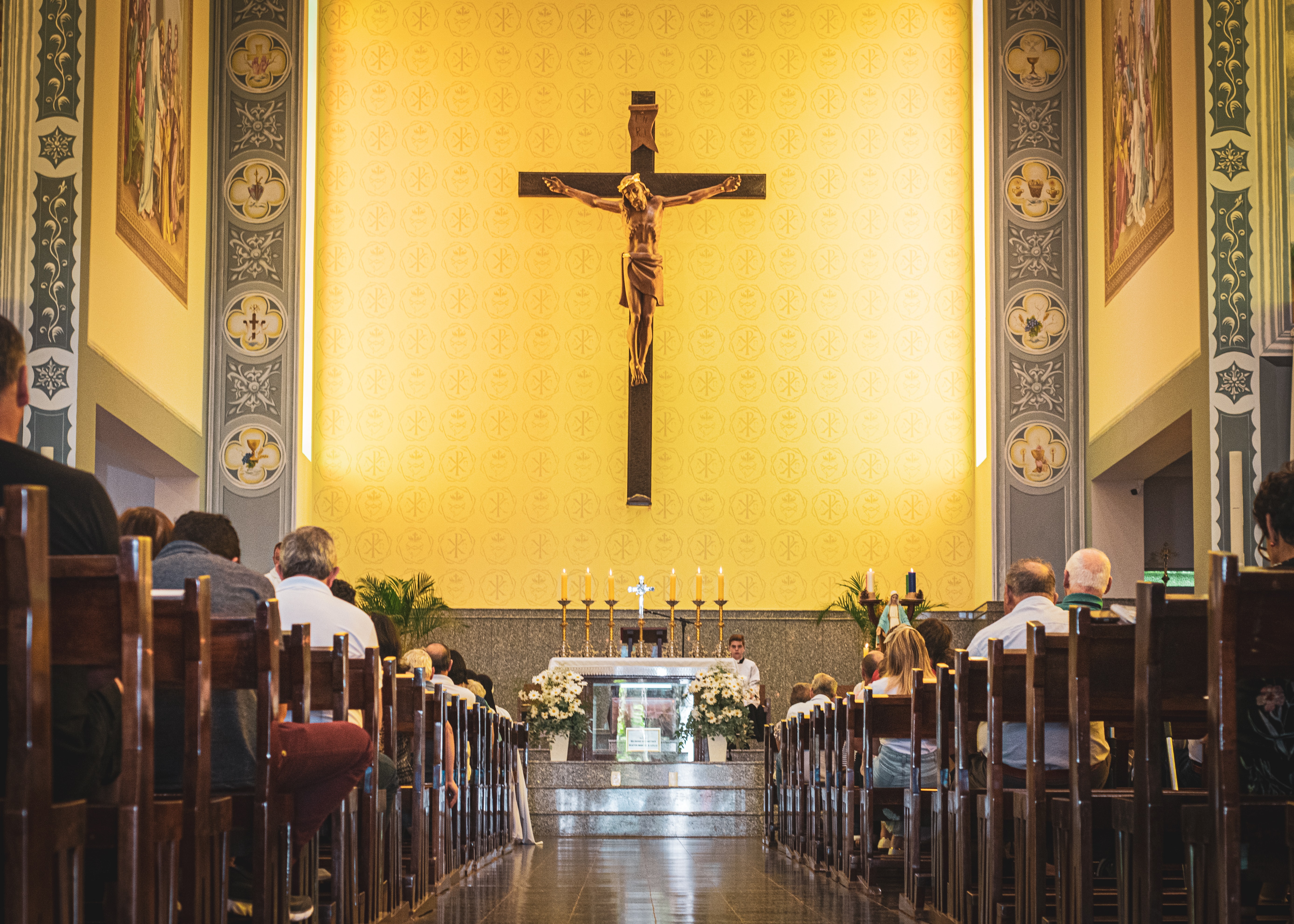 Covid-19: Der Premierminister schlägt vor, die sanitäre Messlatte für religiöse Zeremonien auf "6 m2 pro Gläubigen" zu lockern.