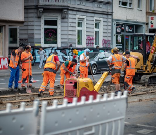 Der Mindestlohn wird am 1. Januar 2021 um 15 Euro pro Monat erhöht.