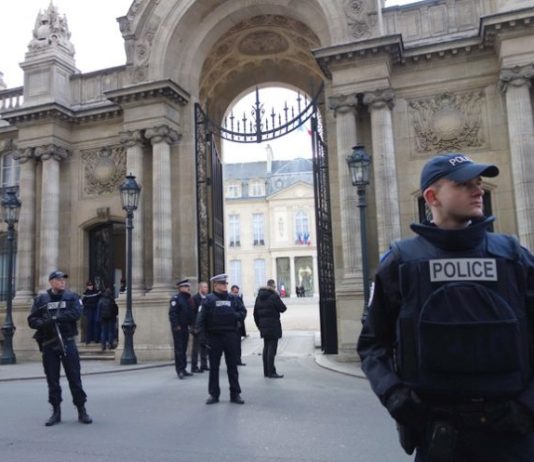 Elysee-Palast: Ein Mann stellt sich der Polizei wegen des Mordes an seiner Mutter