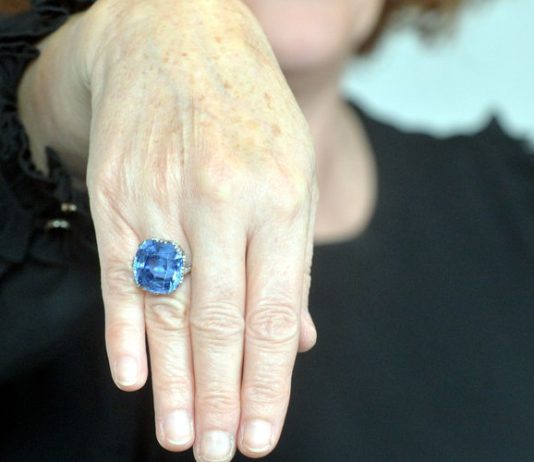 Montpellier: Ceylon-Saphir für 59.000 € versteigert