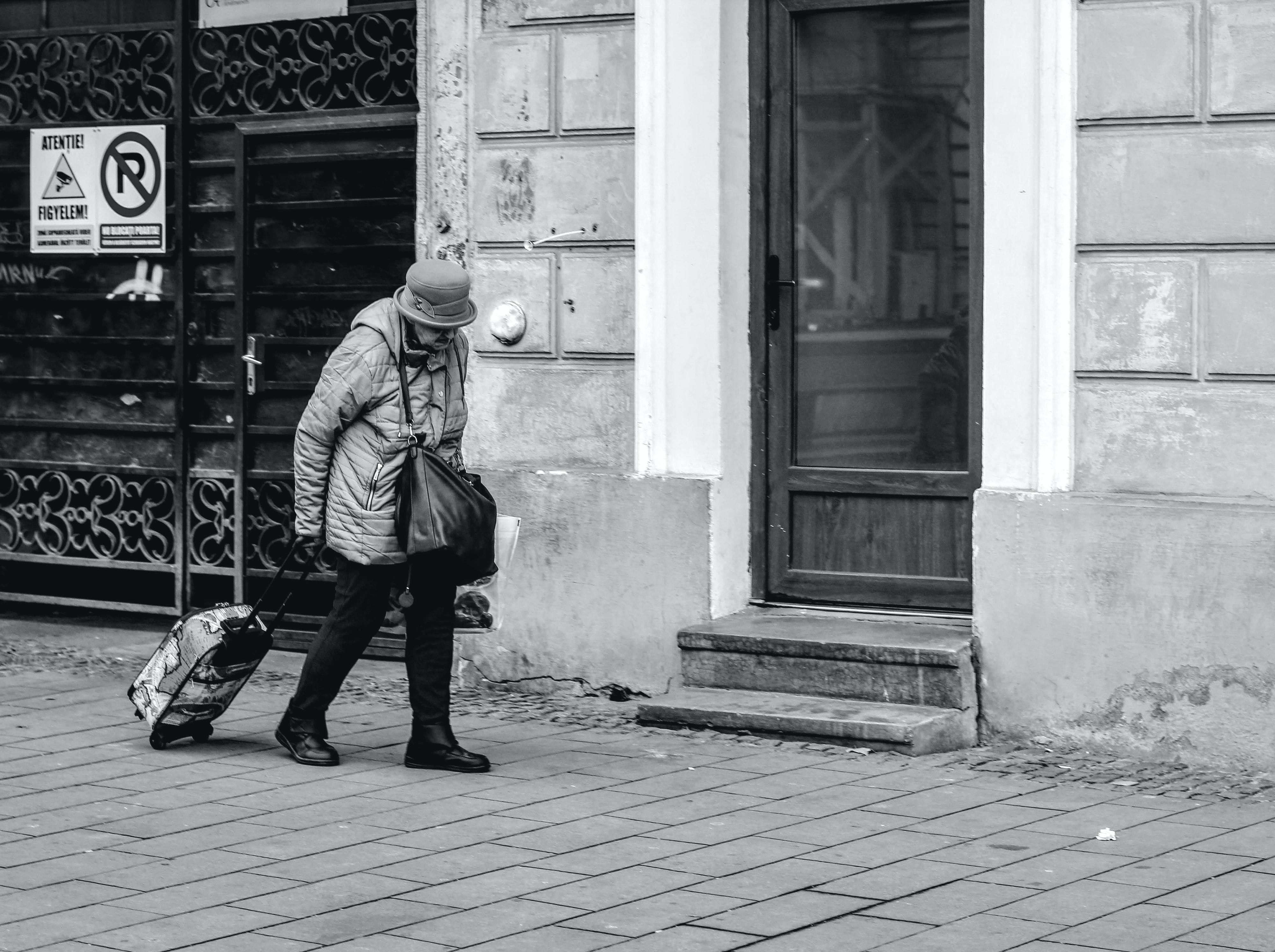 Covid-19: An Alzheimer erkrankte 73-jährige Frau wird wegen einer falsch datierten Ausgangsbescheinigung bestraft