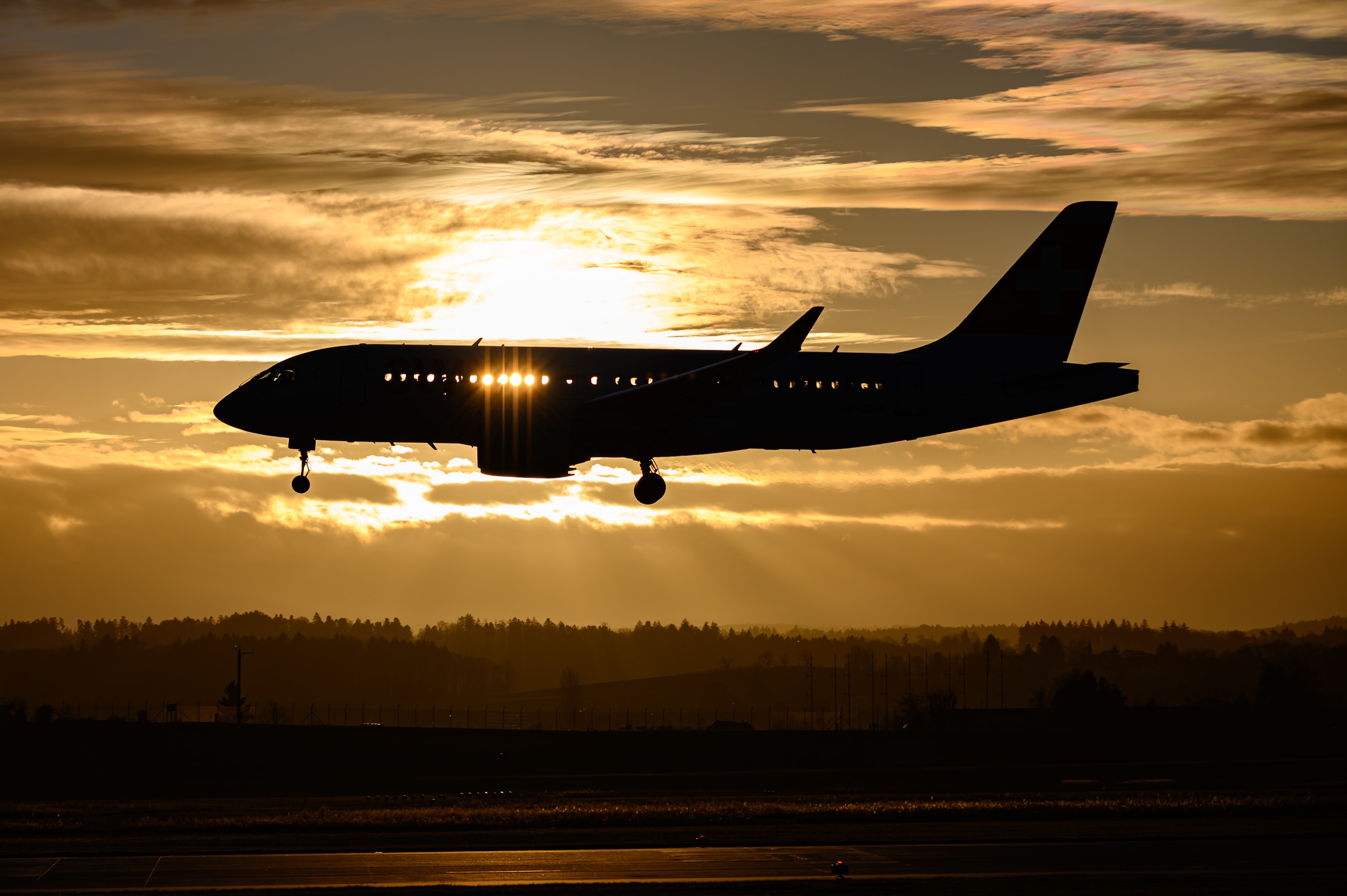 Ausgangssperre: Reisen zwischen 20.00 Uhr und 6.00 Uhr mit dem Zug oder Flugzeug bleiben möglich.