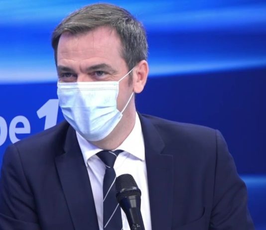 „Es ist durchaus möglich, dass die Virusvariante bereits in Frankreich zirkuliert“, so Olivier Véran.