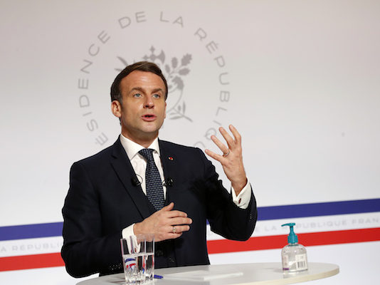 Covid-19: Emmanuel Macron prüft gegebenenfalls eine Reduzierung der gesundheitlichen Einschränkungen.