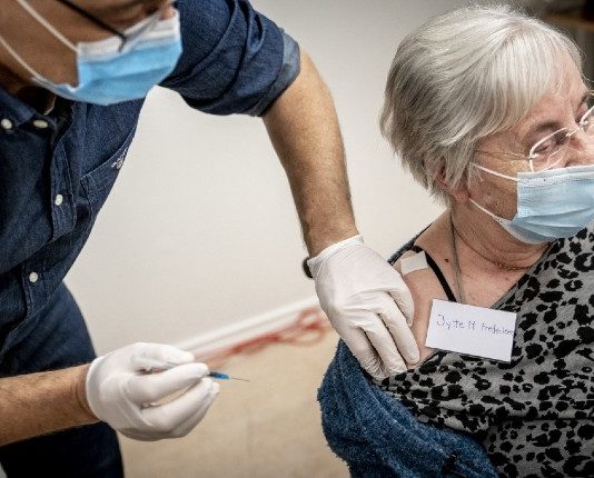 Umfrage: Mehr als die Hälfte der Franzosen ist nun für die Impfung gegen Covid-19